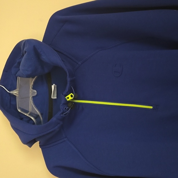 Champion debossed hoodie - Picture 2 of 9